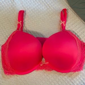 Victoria’s Secret dream Angel’s push up bra 36DD